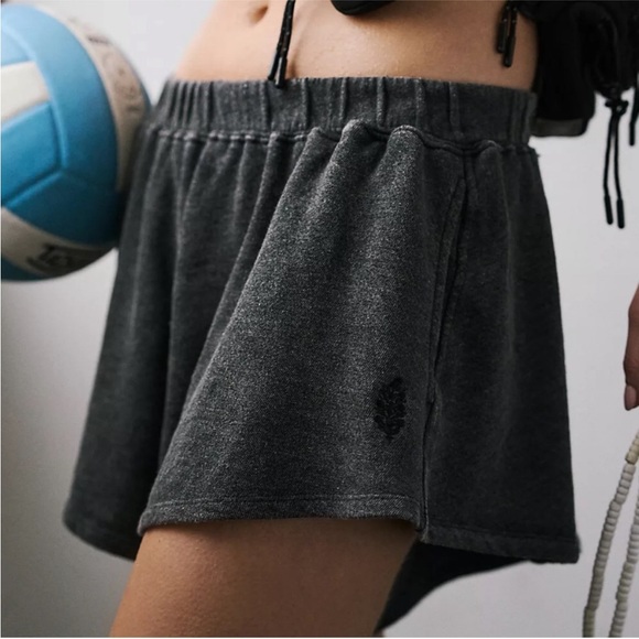 Free People Around We Go Oversized Shorts W/Pockets - Picture 4 of 6